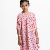 Kid girls short tunic in floral printed georgette fabric. Round neck with front flower buttons placket and short sleeves.