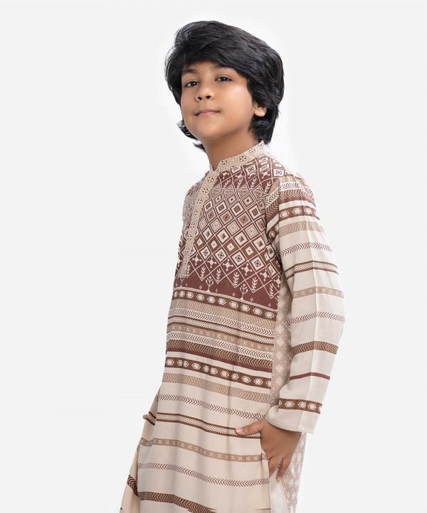 Kid boy's geometric printed panjabi in viscose fabric. Mandarin collar and inseam pockets.