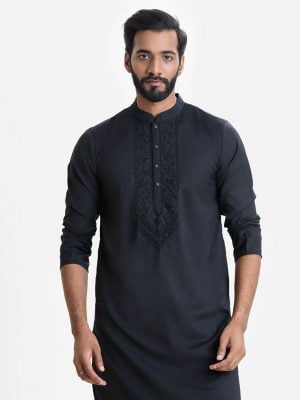 Men's premium panjabi in blended cotton fabric. Mandarin collar with metal buttons placket. Karchupi at front.