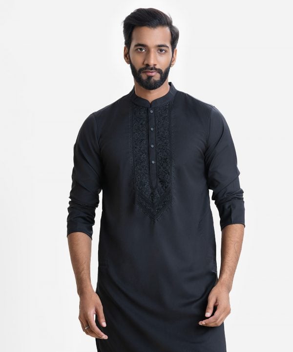 Men's premium panjabi in blended cotton fabric. Mandarin collar with metal buttons placket. Karchupi at front.