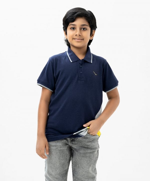 Kids boy polo shirt in cotton pique fabric. Classic collar with button placket and short sleeves.