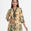 Women's A-line long tunic in floral printed georgette fabric. High collar, three-quarter sleeves. Patchwork with karchupi at collar and placket.