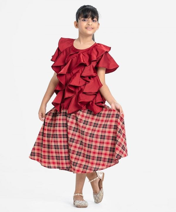 Kids girl woven set in georgette fabric. Layer ruffle tops with round neck, and an A-line skirt.