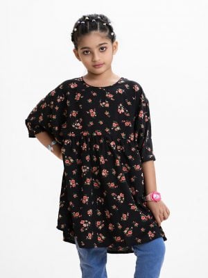 Kid Girl's abaya-style tunic is in floral printed georgette fabric. Round neck, short sleeves and gathered waist.