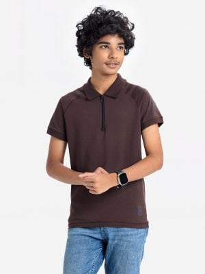 Teen boy's short-sleeved polo shirt in cotton knit fabric. Classic collar with zipper placket and a straight-cut hem.