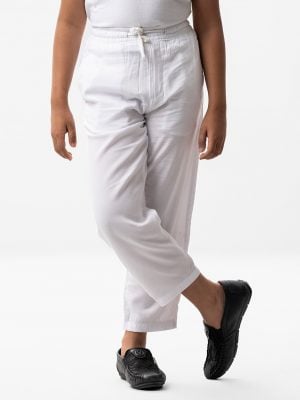 Kid's aligor pajama in cotton fabric. Two side pockets are at the side with an adjustable drawstring.