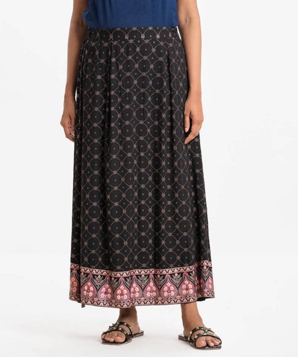 Women's printed casual skirt in viscose fabric. Detail karchupi work on hemline.