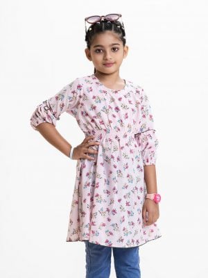 Kid girls A-line tunic in floral printed georgette fabric. Round neck, three quarter puff-sleeved and gathered waistline.