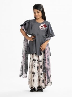 Kid girls ghagra choli set in crepe & printed georgette fabric. Butterfly sleeved top with karchupi at front. Tie-dye chiffon dupatta with skirt.