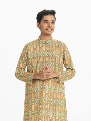 Teen boys panjabi in cotton fabric. Mandarin collar, inseam pockets and button fastening at the front.