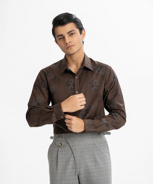 Men's slim fit business casual shirt in blented cotton fabric. Classic collar, long sleeves with adjustable buttoned cuffs and button fastening at the front.