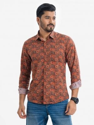 Men's long-sleeve casual shirt in cotton fabric. Classic collar, Button fastening at the front and adjustable cuff.