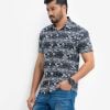 Men's printed short-sleeved casual shirt in cotton fabric. Classic collar, button fastening at the front.