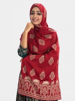 Women's printed hijab in crepe fabric. Comes with karchupi at the borders and whole body.