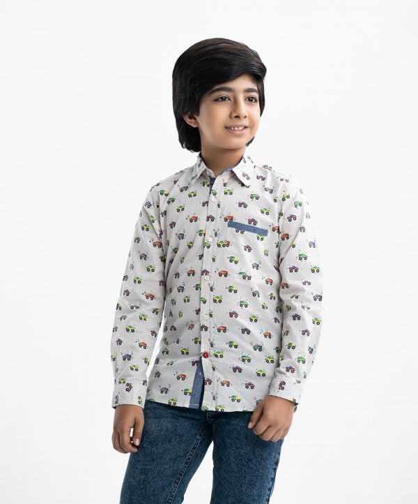 Kid boys vehicle printed long-sleeved shirt in cotton fabric. Classic collar and button fastening at the front.