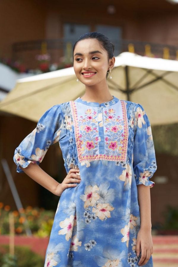 Teen girl's floral printed A-line tunic in georgette fabric. Stand collar, lantern sleeves. Pin tuck and karchupi at front.