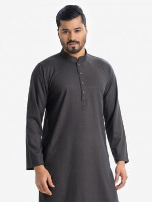 Mens printed semi-fitted panjabi in cotton fabric. Mandarin collar, inseam pockets. Button fastening at the front.