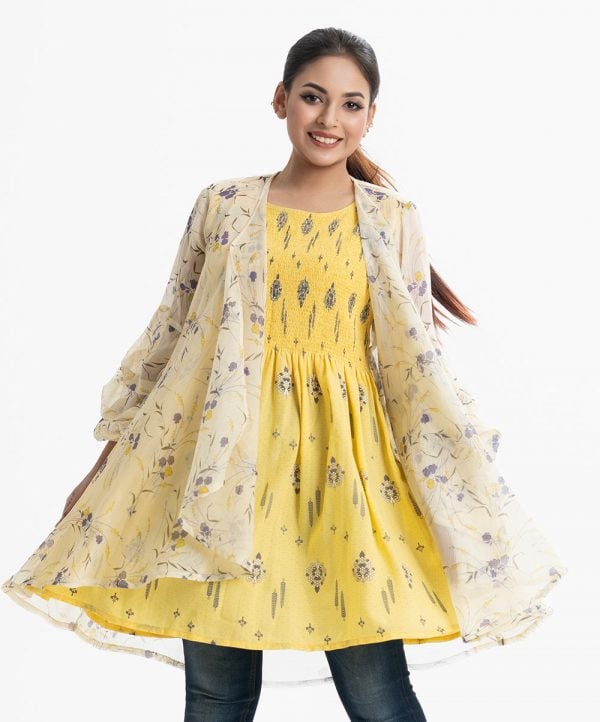 Sleeveless smokey style tunic in georgette fabric with an open front, ballon sleeves shrug in printed georgette fabric.