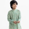 Kid boys panjabi in printed cotton fabric. Mandarin collar and inseam pockets.