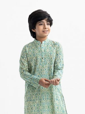 Kid boys panjabi in printed cotton fabric. Mandarin collar and inseam pockets.