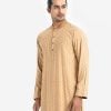 Men's slim fitted panjabi in viscose fabric. Mandarin collar with line stitching, and inseam pockets.