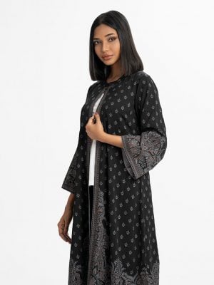 Women's printed long shrug in georgette fabric. Stand collar with single button fastning, bell sleeves.