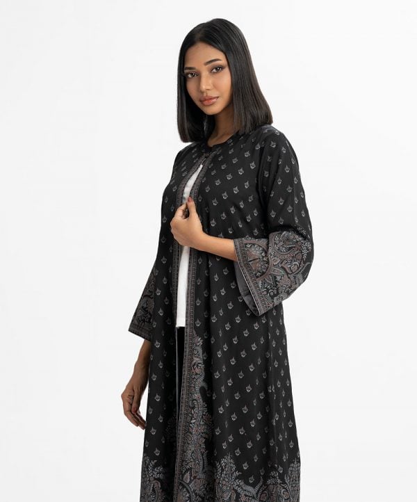 Women's printed long shrug in georgette fabric. Stand collar with single button fastning, bell sleeves.