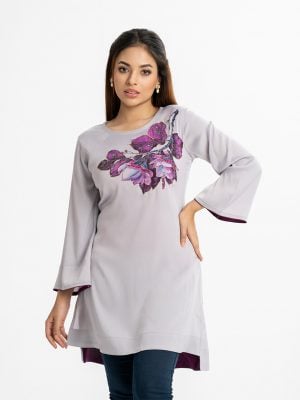 Women's A-line tunic in zoom fabric. Round neck, bell-sleeved. karchupi at the front and high low hem.