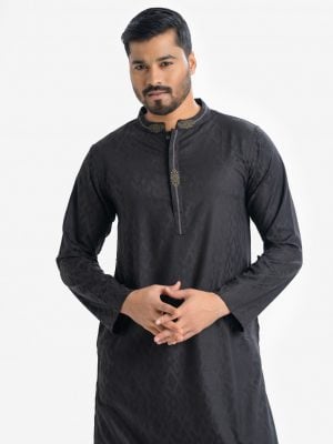 Men's slim fitted panjabi in jacquard fabric. Mandarin collar and inseam pockets. Embroidery work on the collar and placket.