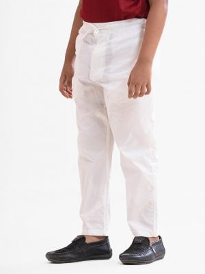 Kid's aligor pajama in cotton fabric. Two side pockets are at the side with an adjustable drawstring.