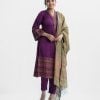 Women's salwar kameez in crepe fabric. High collar, bell sleeves and karchupi at collar and hemline of kameez. Half-silk dupatta with viscose culottes pants.