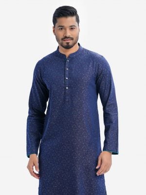Men's printed semi fitted panjabi in jacquard fabric. Mandarin collar, inseam pockets and button fastening at the front.