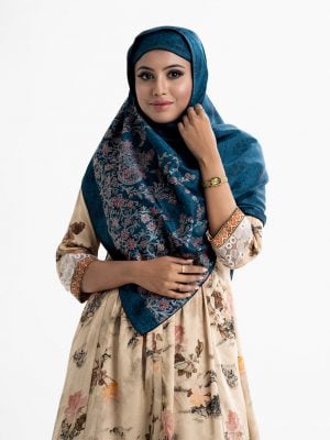 Women's printed hijab in crepe fabric.