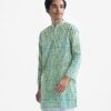 Teen boy's slim-fitted panjabi in printed cotton fabric. Mandarin collar and inseam pockets.