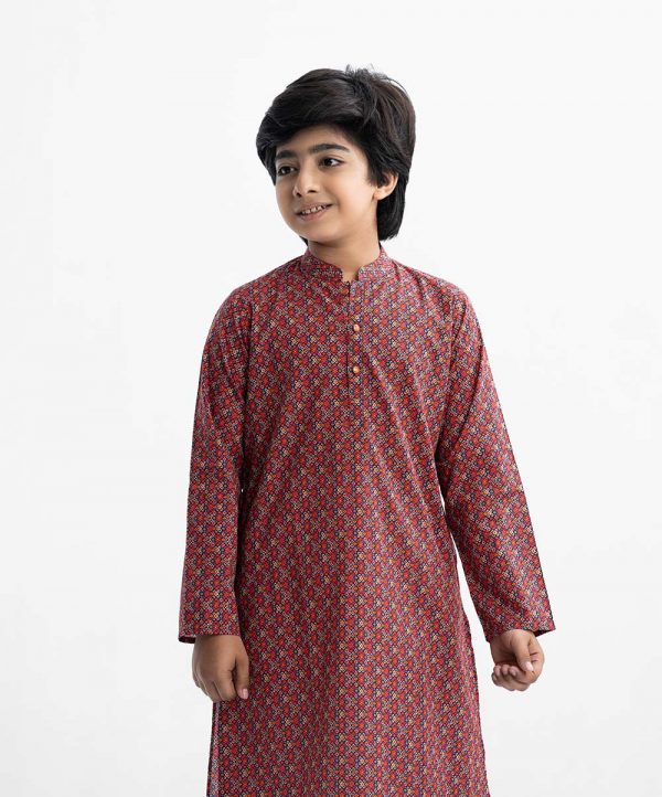 Kid boys panjabi in cotton fabric. Mandarin collar, full-sleeved. Inseam pockets and button fastening at the front.