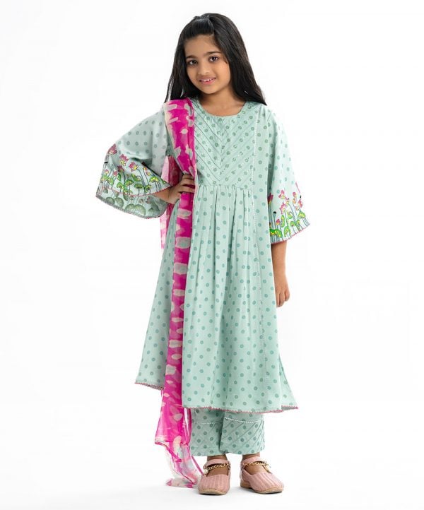 Kids girls salwar kameez in crepe fabric. Round neck, bell- sleeved. gathered waistline and karchupi at the front kameez. Cullots pant and Tie-dye chiffon dupatta