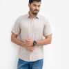 Men's printed short-sleeved casual shirt in viscose fabric. Classic collar and button fastening at the front.