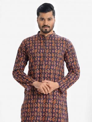 Men's printed slim fitted panjabi in cotton fabric. Mandarin collar, inseam pockets and button fastening at the front.