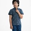 Kid boys short-sleeved casual shirt in printed cotton fabric. Classic collar, a chest pocket and button fastening at the front.