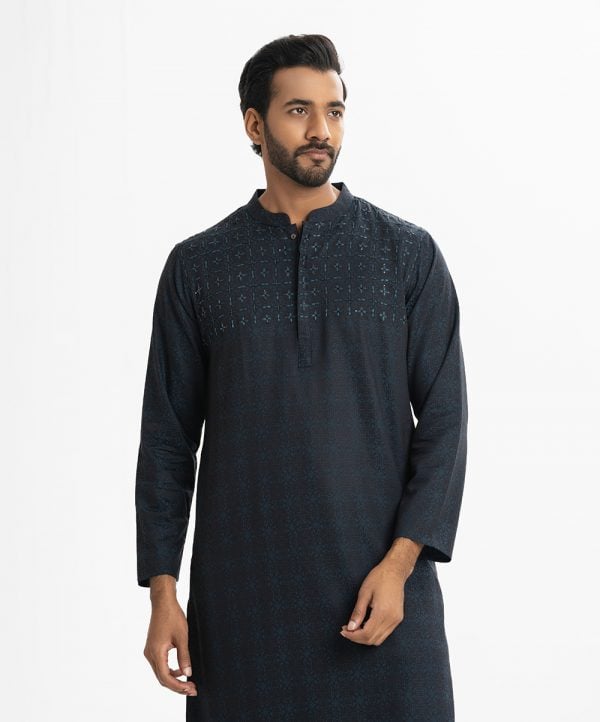 Men's printed premium panjabi in jacquard fabric. Mandarin collar, inseam pockets and karchupi at the front.