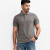 Men's short-sleeved polo shirt in cotton pique fabric. Classic collar and button fastening at front.