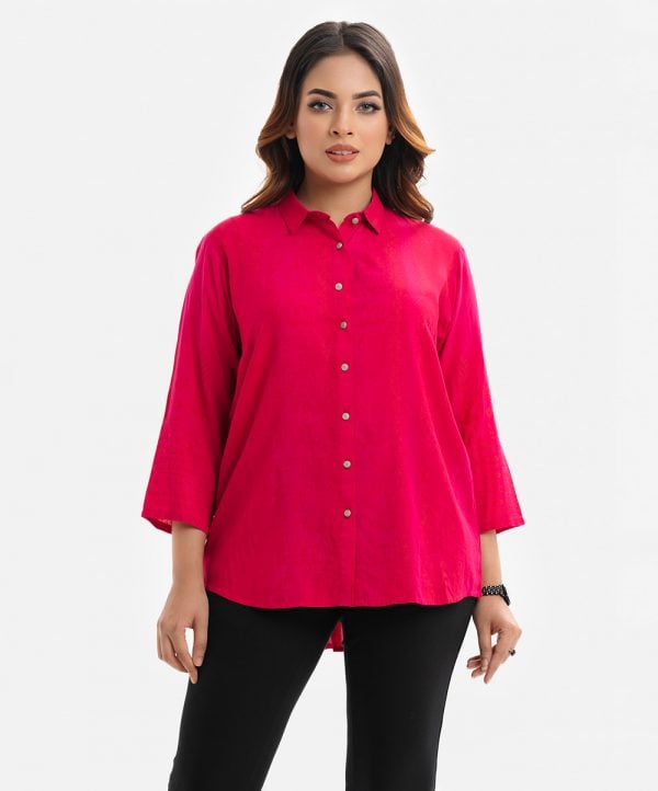 Ladies' printed shirt in viscose fabric. Classic collar, three-quarter sleeves and button fastening at the front.