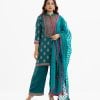 Women's printed straight salwar kameez in joom fabric. Stand collar, three-quarter sleeves and karchupi at the front. Paired with joom palazzo pant and a half-silk dupatta.